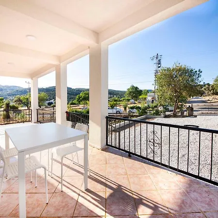 Дом отдыха Refreshing House With Garden And Terrace Surrounded By Nature In Bodrum